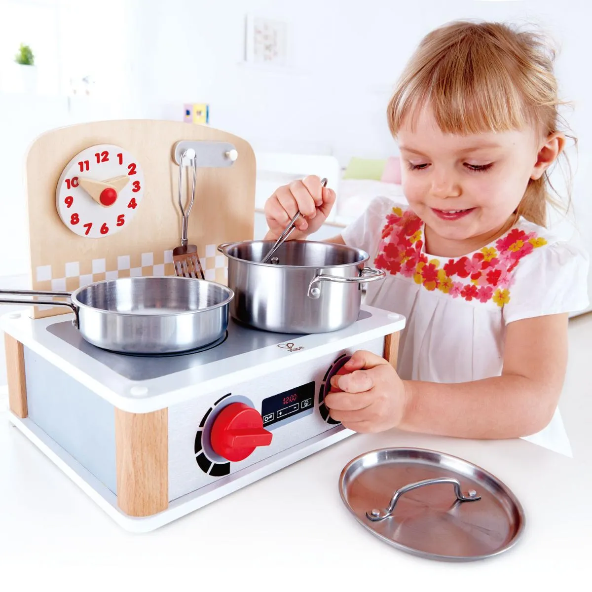 HAPE DRVENI SPORET+METALNO POSUDJE E3151