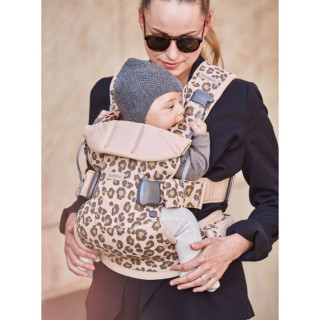 Baby Bjorn KENGUR NOSILJKA ONE BEIGE/LEOPARD 098075 