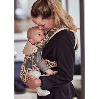 Baby Bjorn KENGUR NOSILJKA ONE BEIGE/LEOPARD 098075 