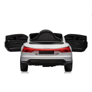 CHIPOLINO AUTO NA AKUMULATOR AUDI E-TRON WHITE, LEATHER SEAT ELKAUETR23W 