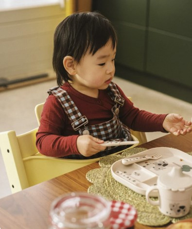 STOKKE STOLICA ZA HRANJENJE TRIPP TRAPP I BABY SET 6+ LEMYELLOW 100148 