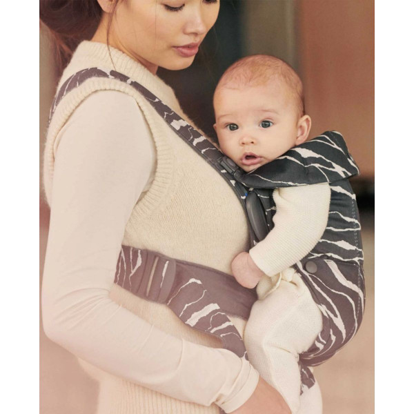 BABYBJORN BEBI NOSILJKA MINI ANTHRACITE/LANDSCAPE PRINT 021027 