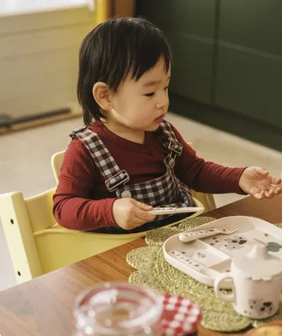 STOKKE STOLICA ZA HRANJENJE TRIPP TRAPP I BABY SET 6+ LEMYELLOW 100148 