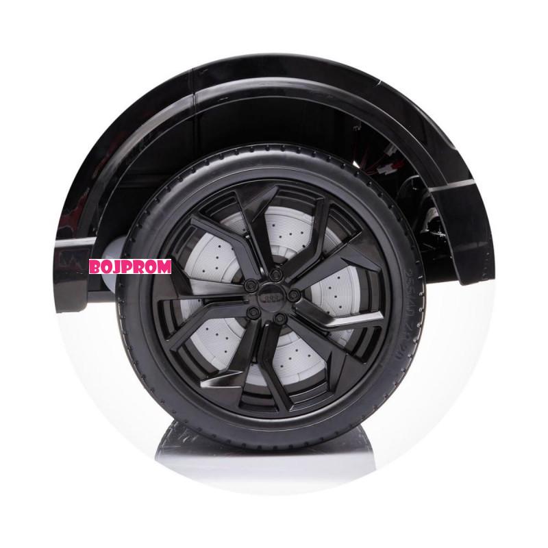 CHIPOLINO AUTO NA AKUMULATOR AUDI RS Q8 BLACK ELKAUQ8R23B 