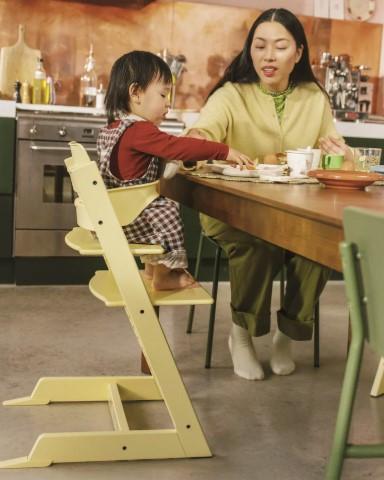 STOKKE STOLICA ZA HRANJENJE TRIPP TRAPP I BABY SET 6+ LEMYELLOW 100148 